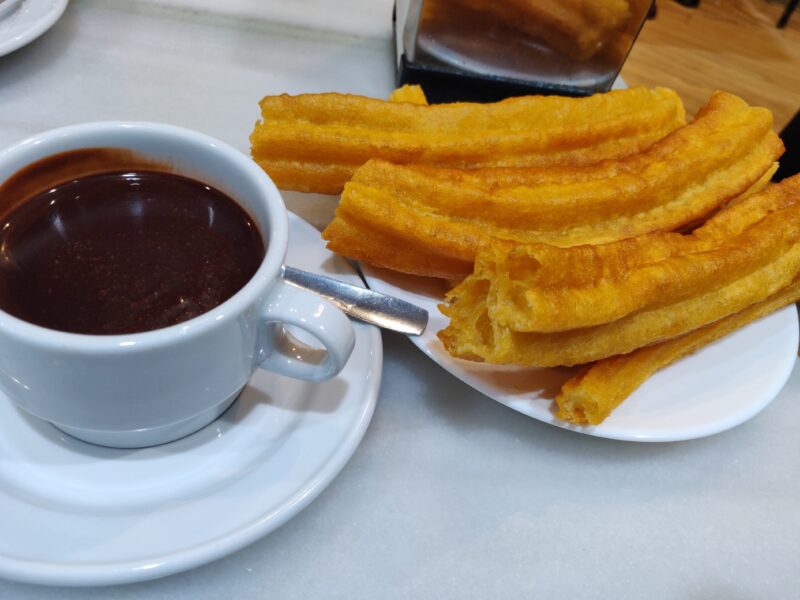 chocolate con churros y porras